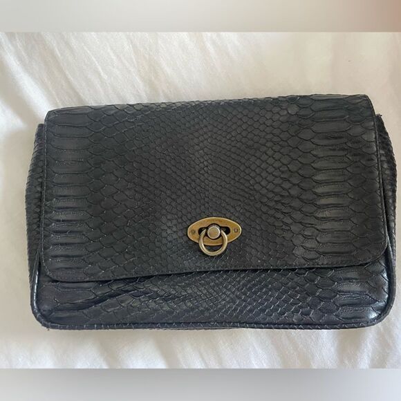 Black snake embossed purse. - Picture 1 of 4